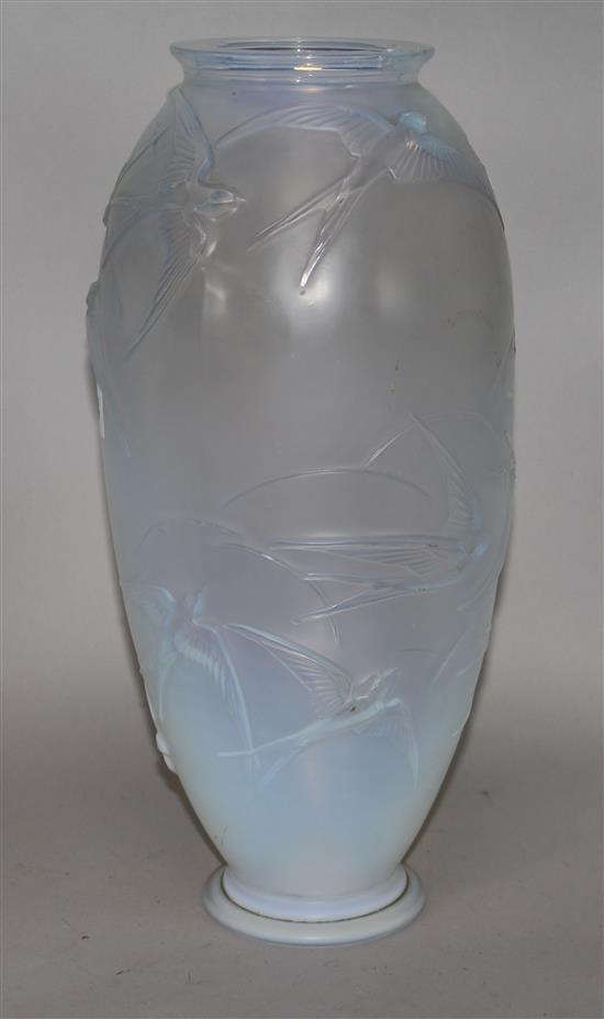 A large Sabino opalescent glass vase